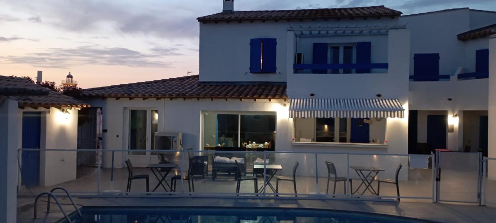 Hotel Le Bleu Marine Saintes-Maries-de-La-Mer Exterior foto