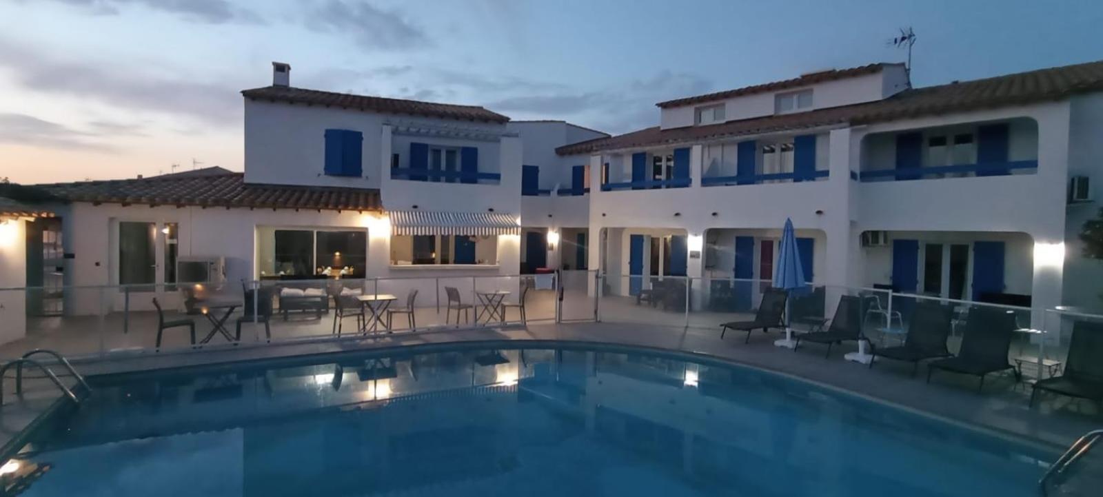Hotel Le Bleu Marine Saintes-Maries-de-La-Mer Exterior foto